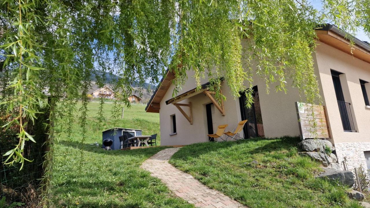 Appartement Rez De Jardin Saint-Martin-dʼUriage エクステリア 写真